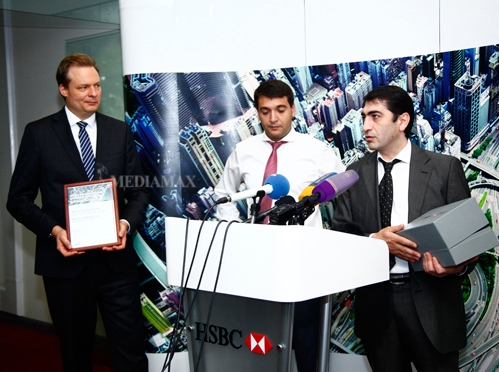 Director at Gold’s Gym Fitness LLC Tigran Martirosyan receiving award Image by: Mediamax