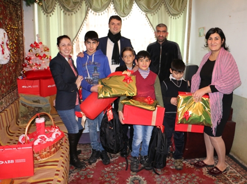 Ամանորյա նվերներ Շահբազյանների ընտանիքի երեխաներին ՀԱՅԲԻԶՆԵՍԲԱՆԿԻ կողմից Լուսանկարը՝ Հայբիզնեսբանկ